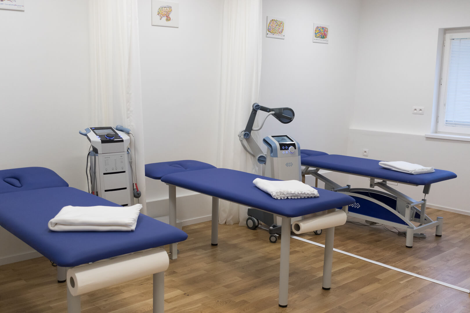 Fyzioterapeutka pri práci v ambulancii FyzioActive Trenčín