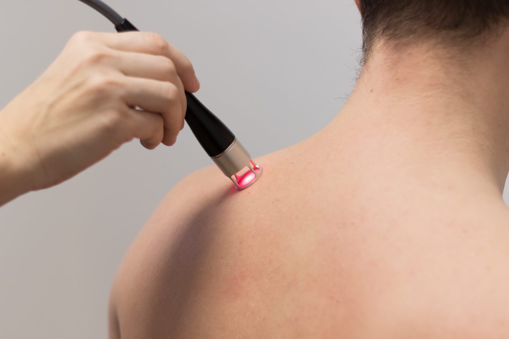 high intensity laser na chrbticu