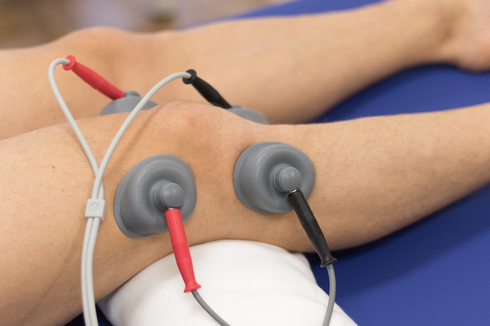 elektroterapia na koleno