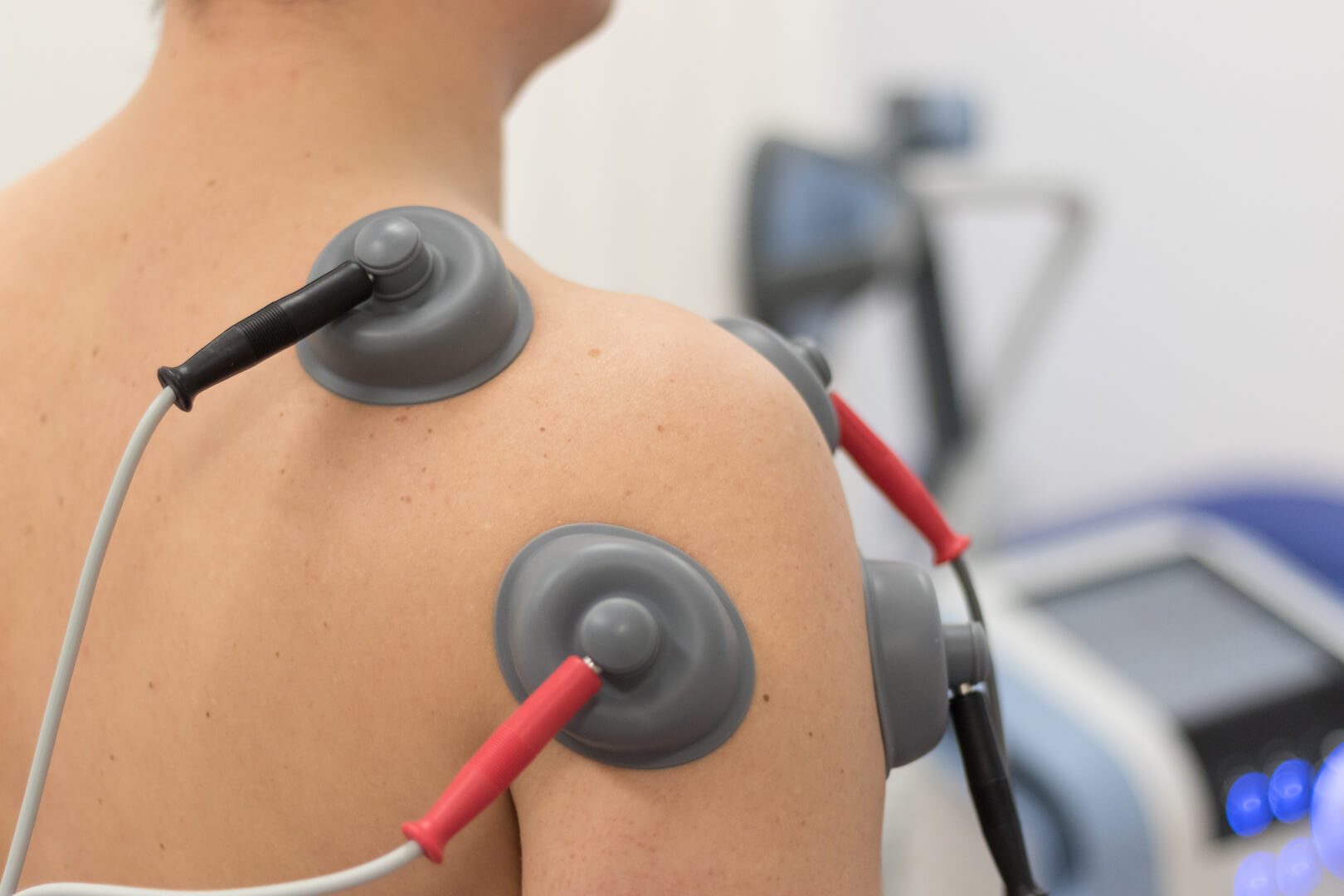 elektroterapia na plecový kĺb